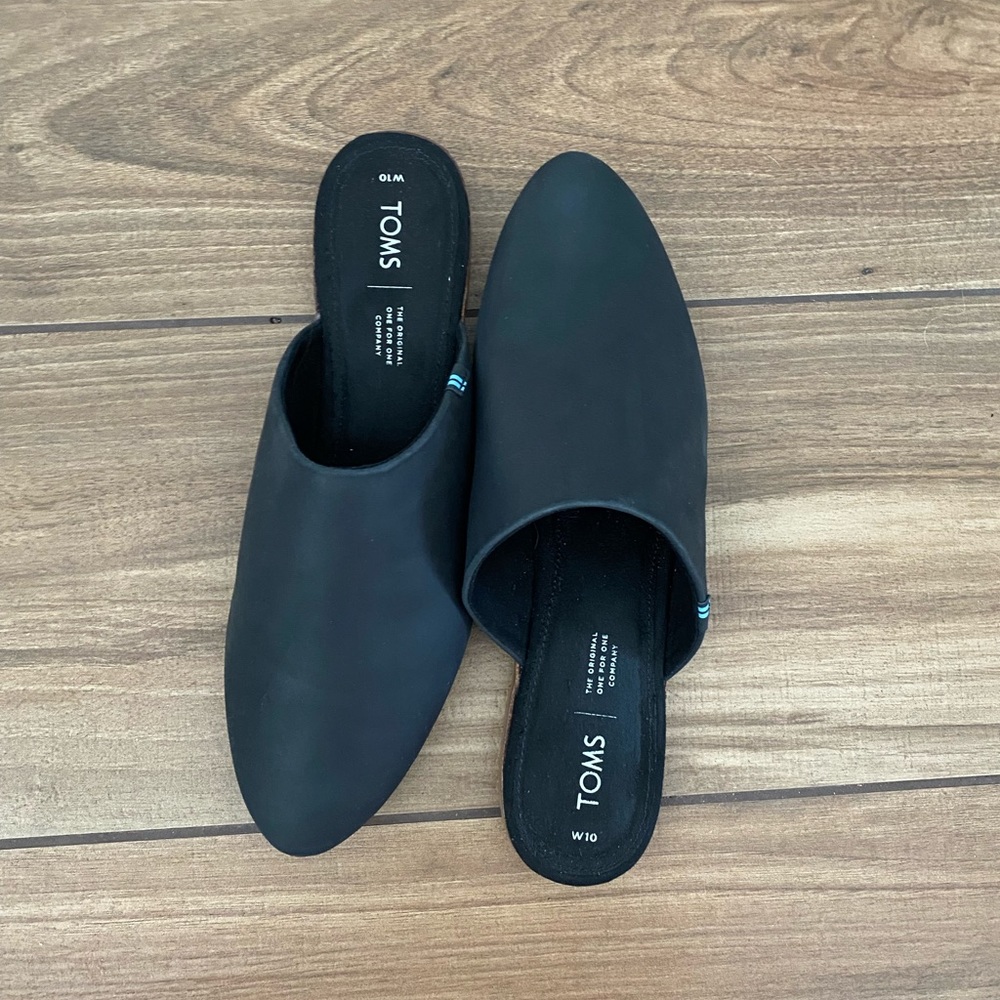 NWOT Tom’s Women’s Jutti Mules Black
